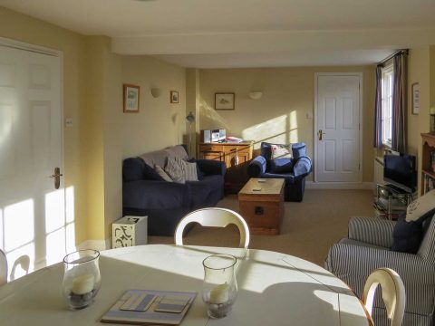 3 Ogilvie Lodge