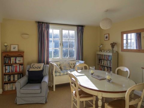 3 Ogilvie Lodge