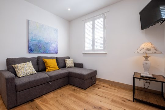 Hazel – Three Tuns Apartments