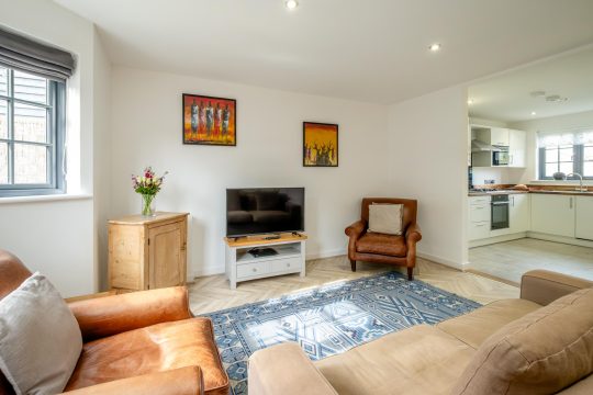5 Oakes Court