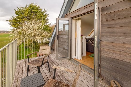 White Cottage Apartment
