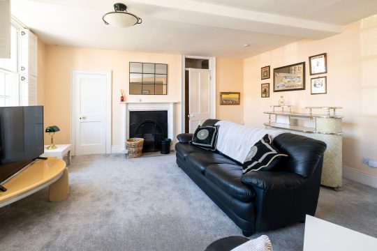 Hill House Apartment