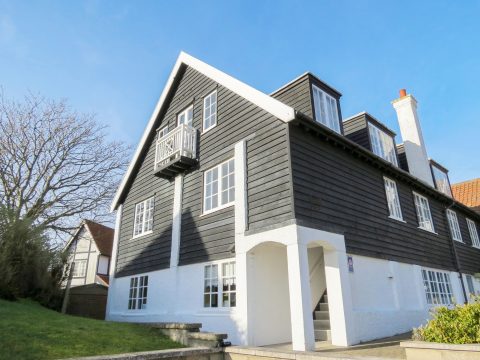 1 Ogilvie Lodge
