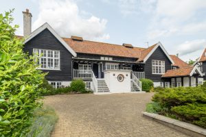 1 Ogilvie Lodge