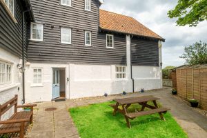 1 Ogilvie Lodge