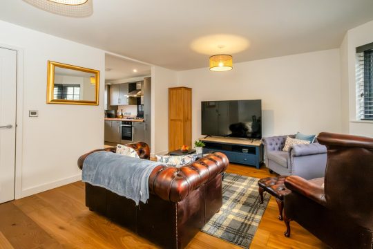 4 Oakes Court